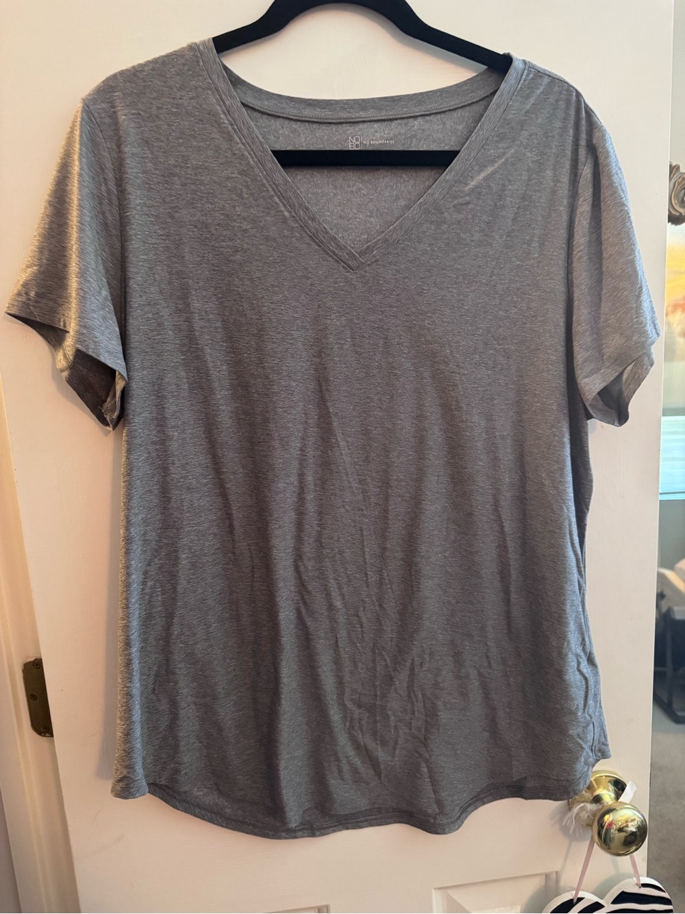 2/6$ No Boundaries Women’s Classic V-Neck Women's Tee Dark Heather Gray 2xl